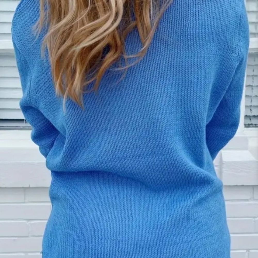Elegant Women's Crew Neck Sweater - Picture 4 of 5